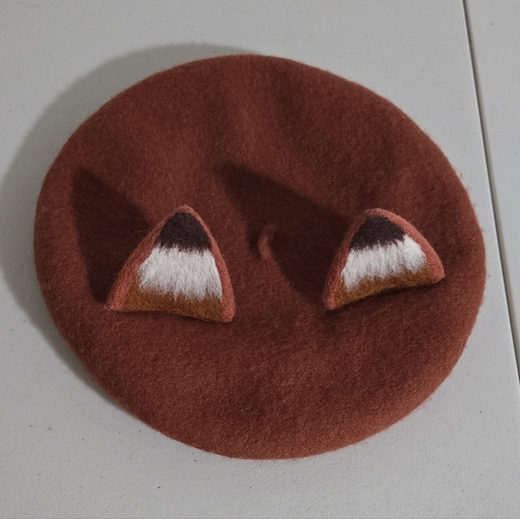 Wool Fox Ears Rust Painter Beret - Picture 2 of 7